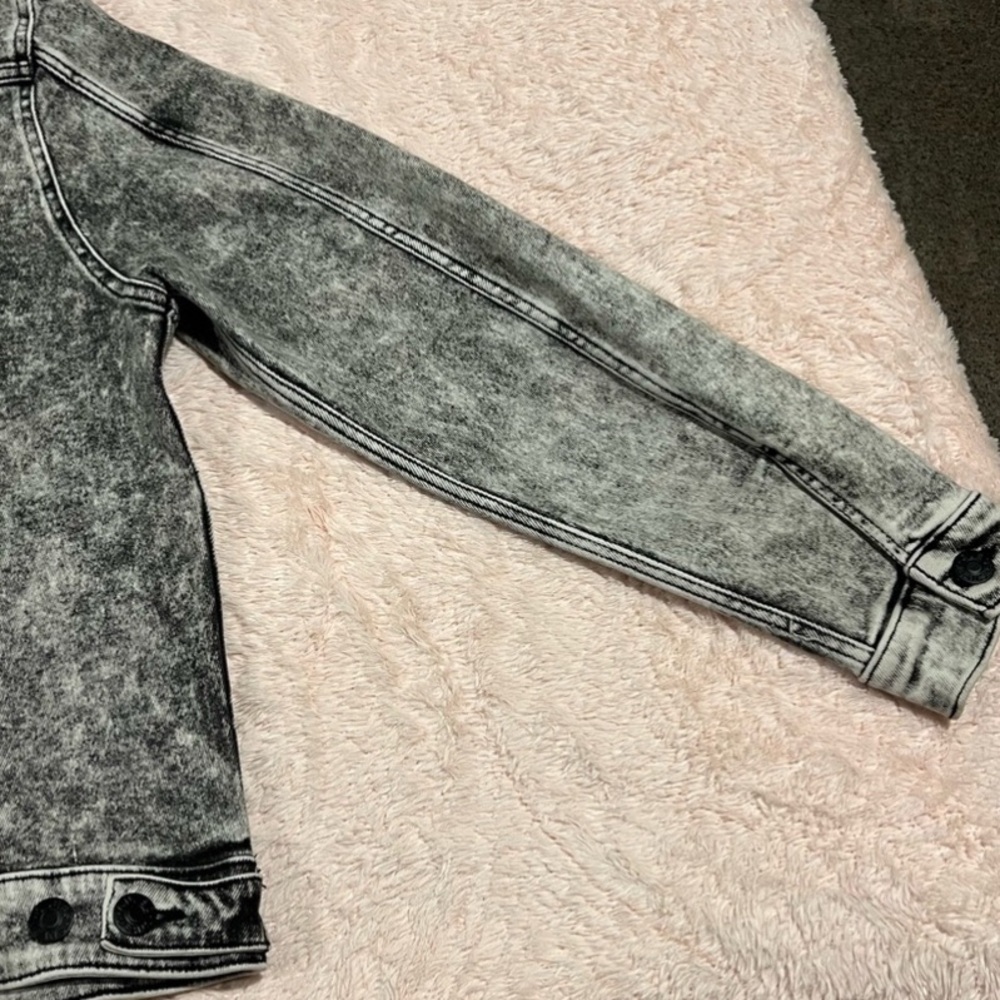 Like New Guess Black and Gray Denim Jacket Bleach Wash Size Large Men’s - Picture 13 of 17